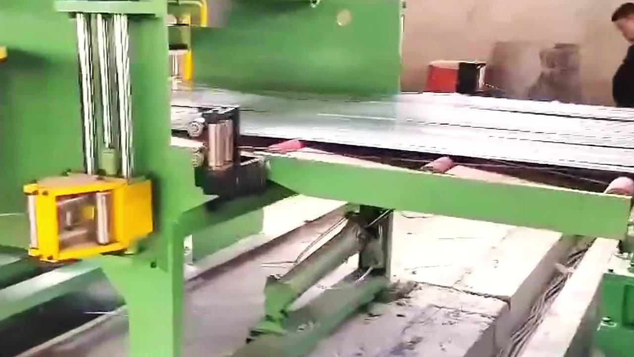 Strip entering the slitter